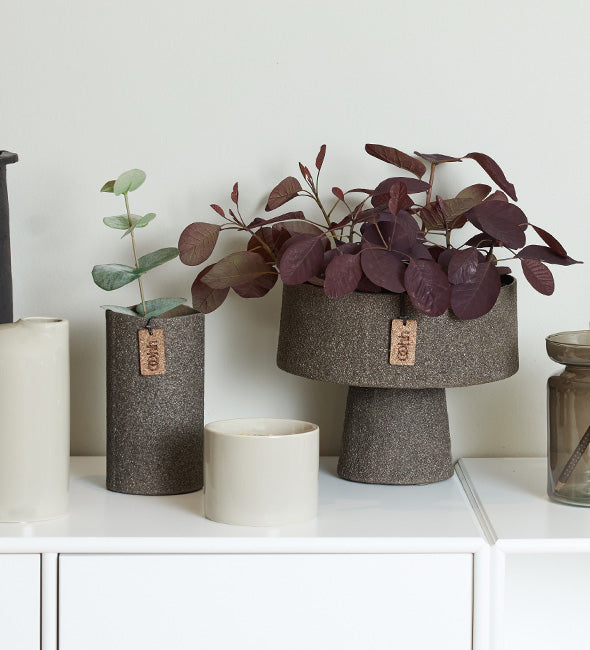 Bol sur pied, marron café, décoration d'intérieur terreuse