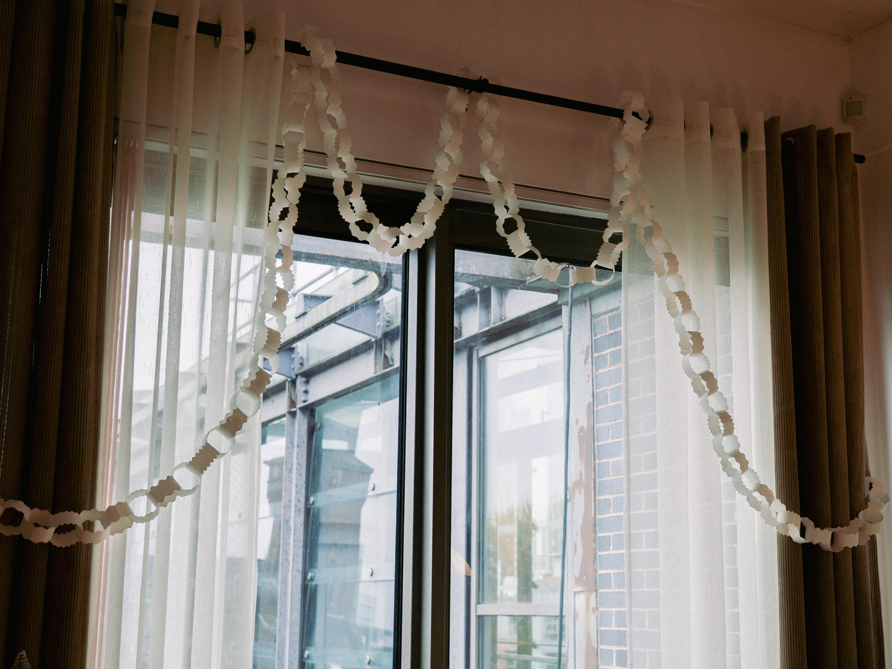 All White Paper Chain Garland, Festive Home Decor, 10 ft long, 3 meters