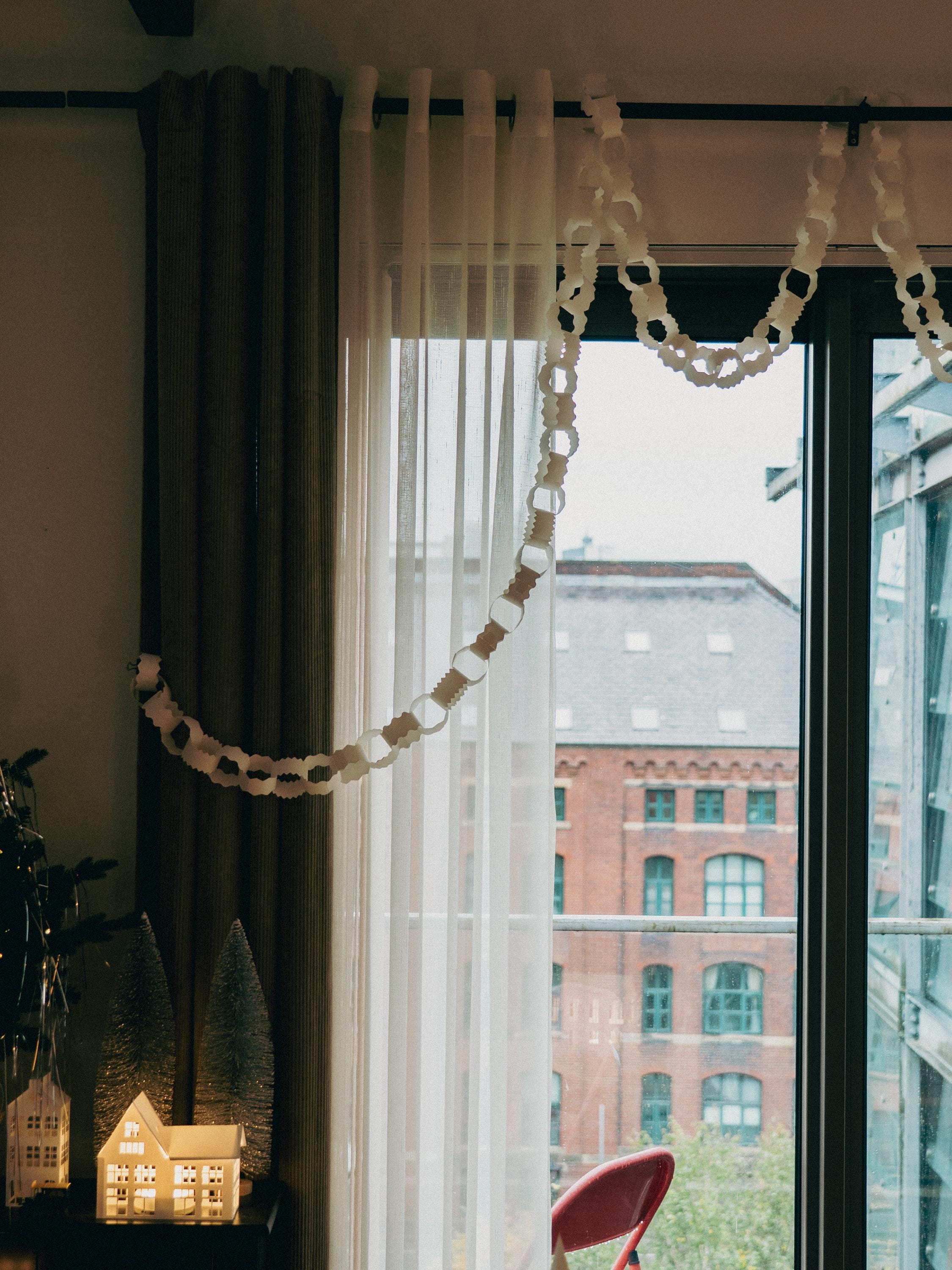 All White Paper Chain Garland, Festive Home Decor, 10 ft long, 3 meters