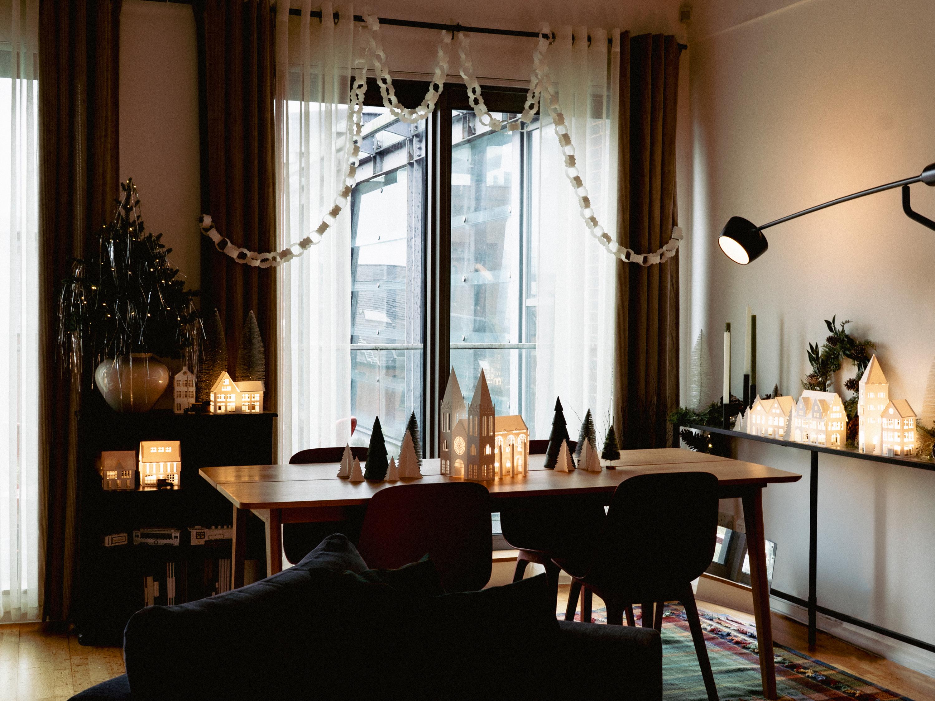 All White Paper Chain Garland, Festive Home Decor, 10 ft long, 3 meters