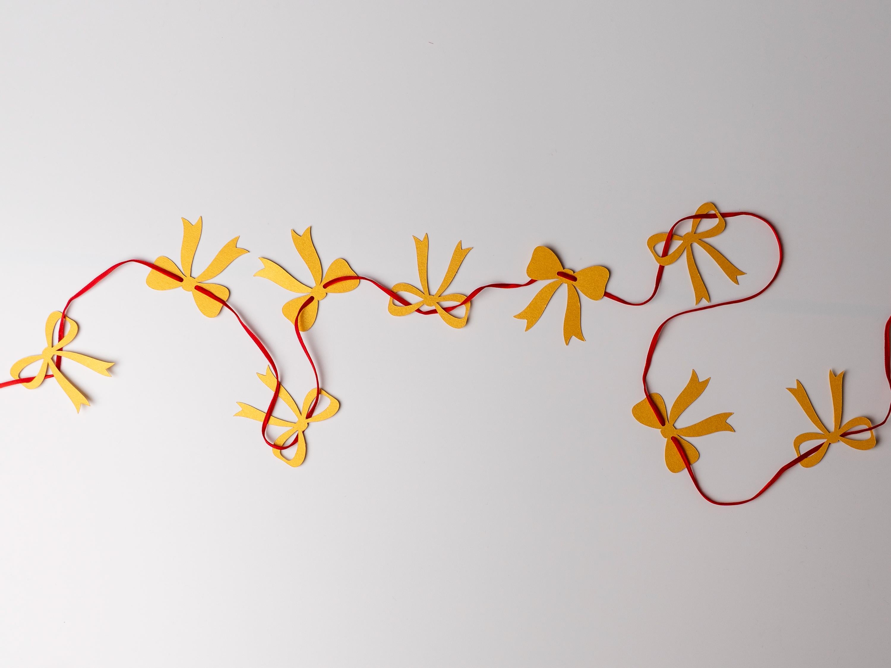 Gold Small Paper Bows Garland
