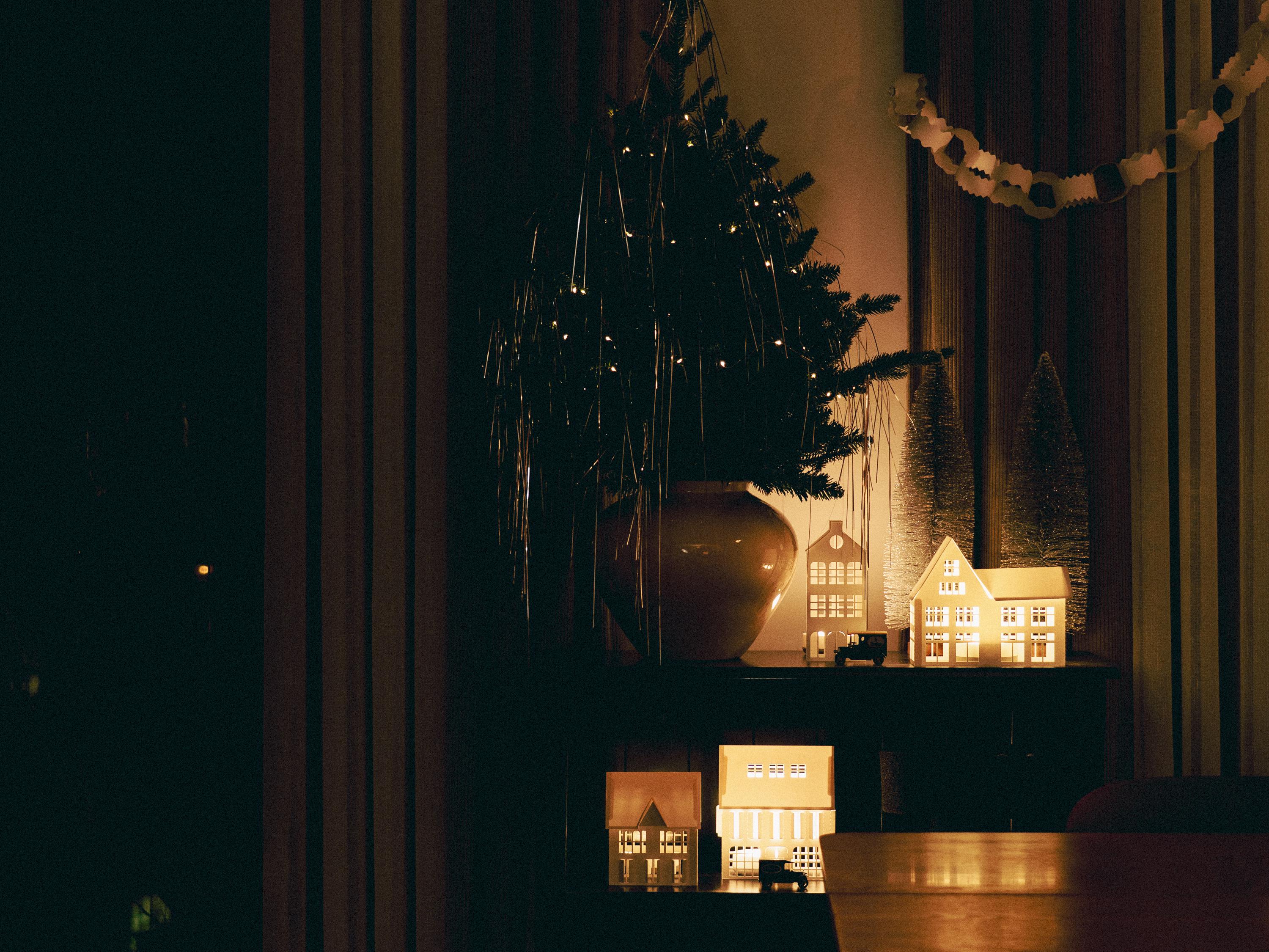 All White Paper Chain Garland, Festive Home Decor, 10 ft long, 3 meters