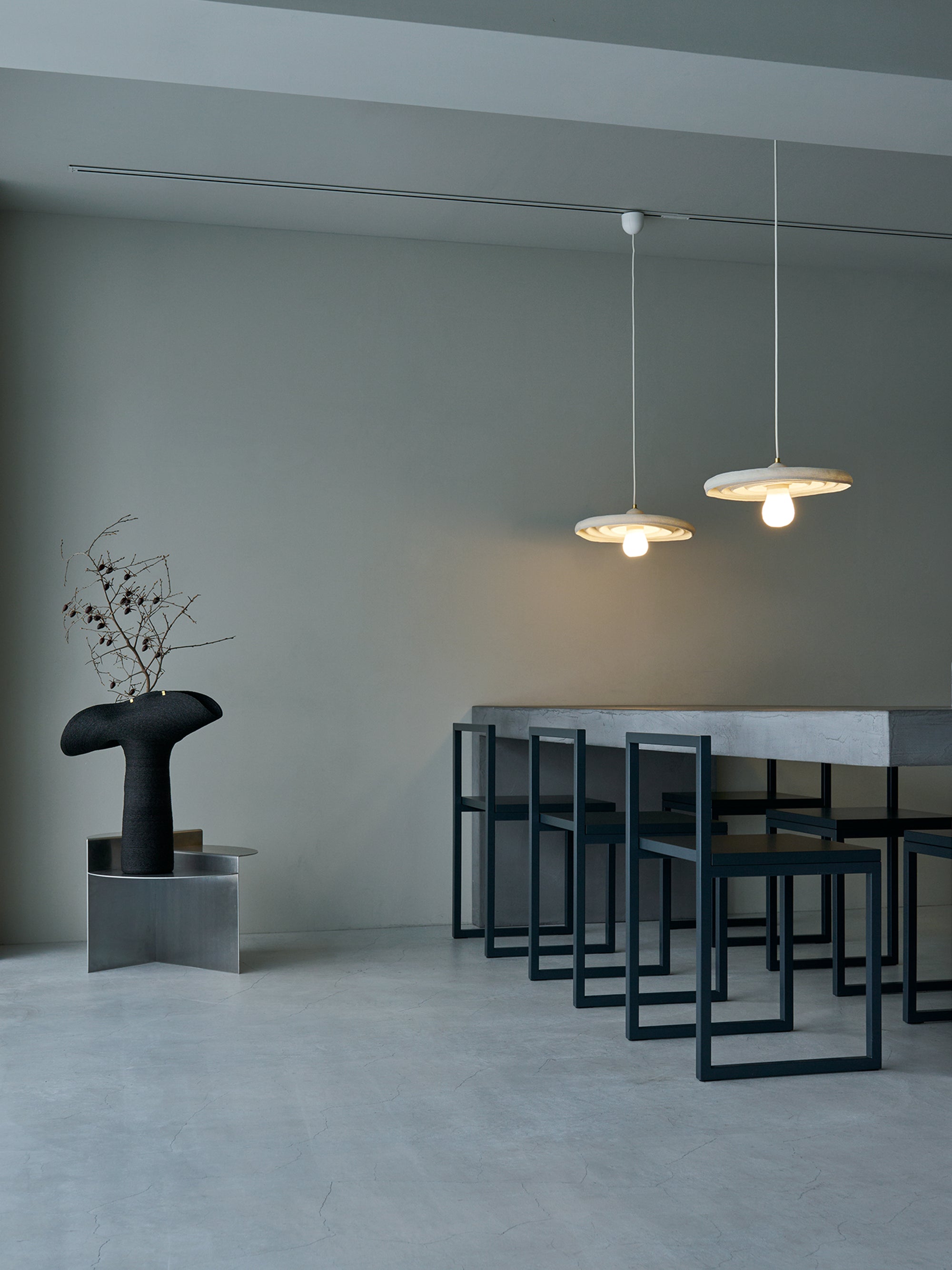 Posing Light Sculptural Changing Shape Lamp / M