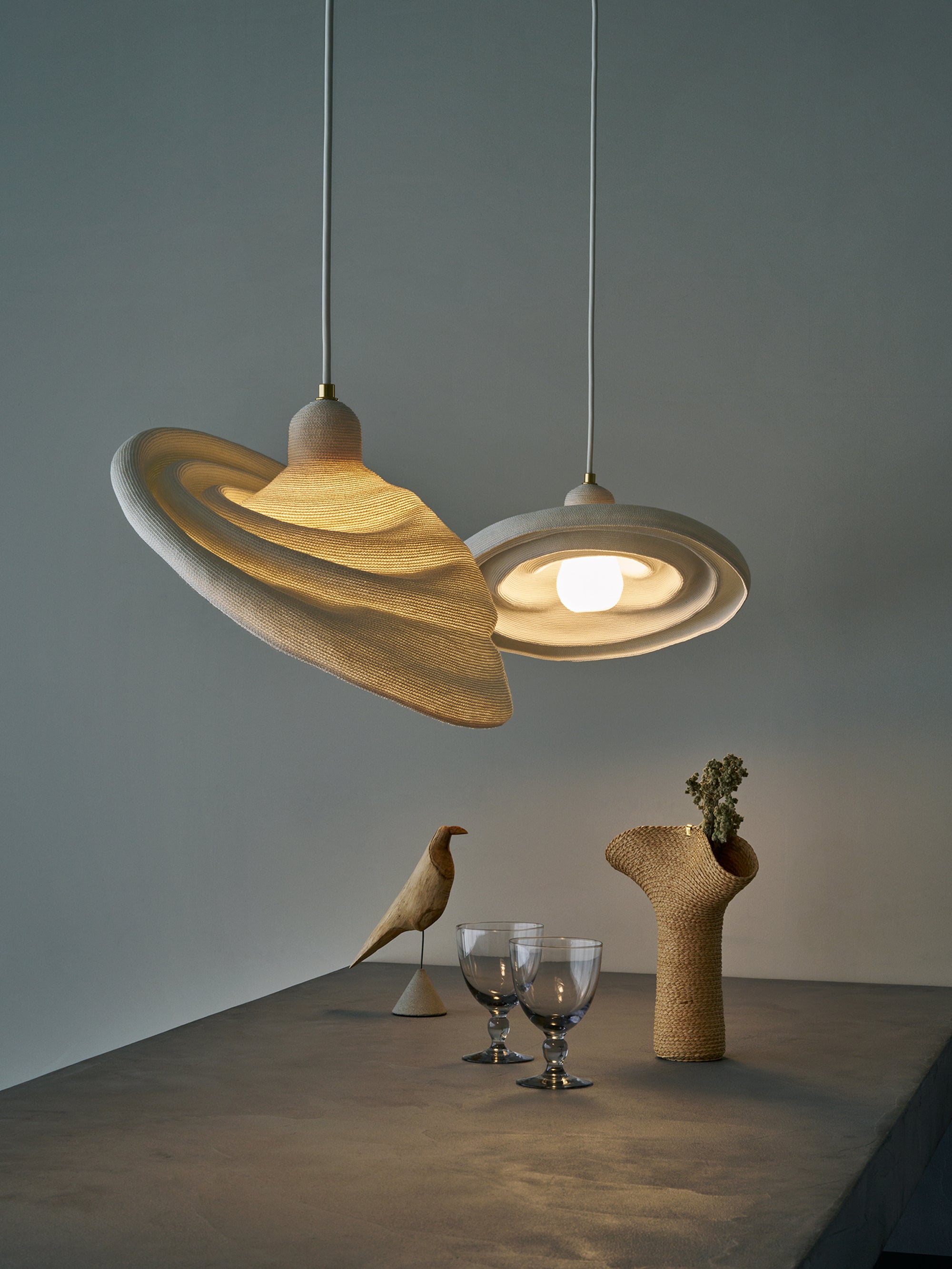 Posing Light Sculptural Changing Shape Lamp / M